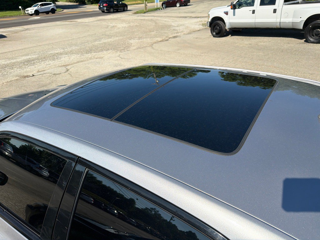 2017 Chrysler 300 Image 7