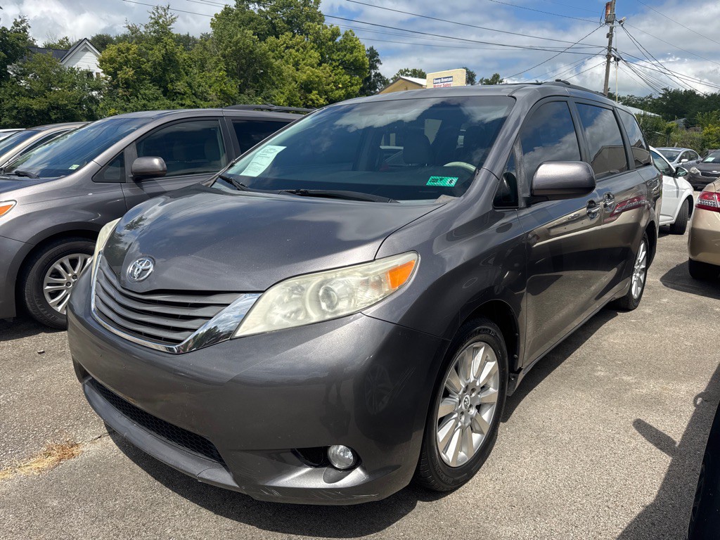2011 Toyota Sienna Image 3