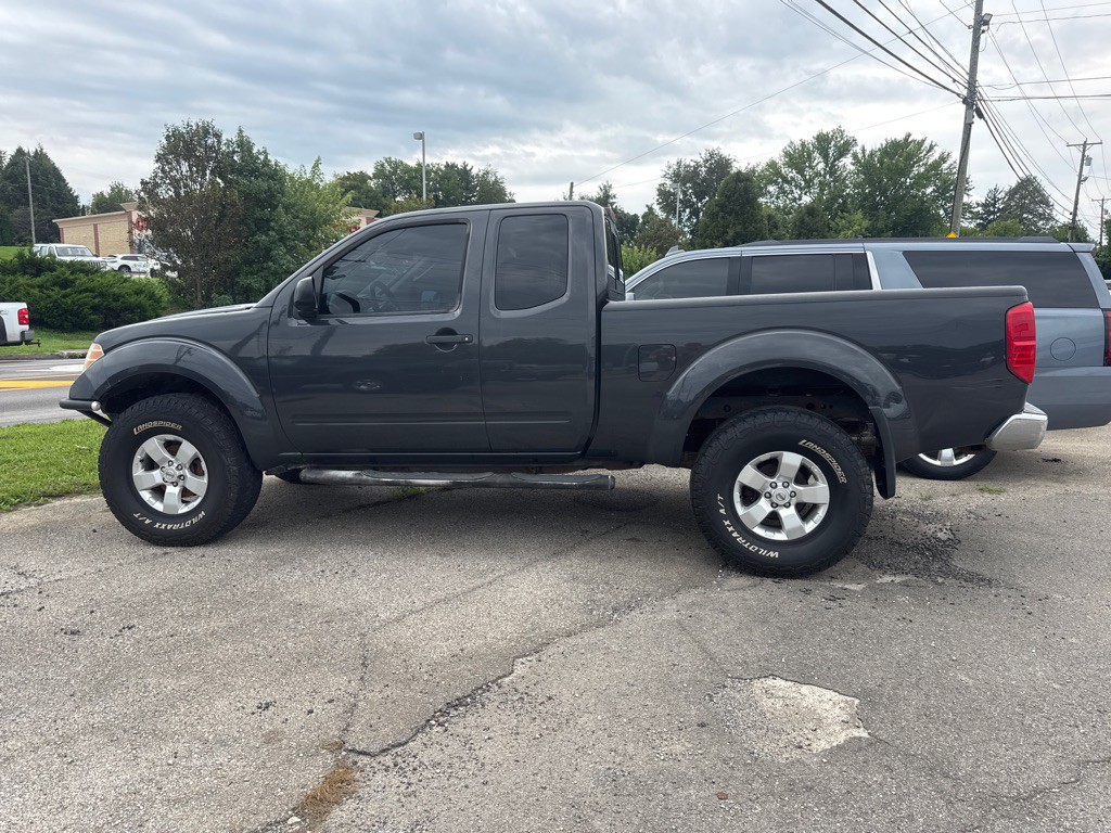 2010 Nissan Frontier Image 1