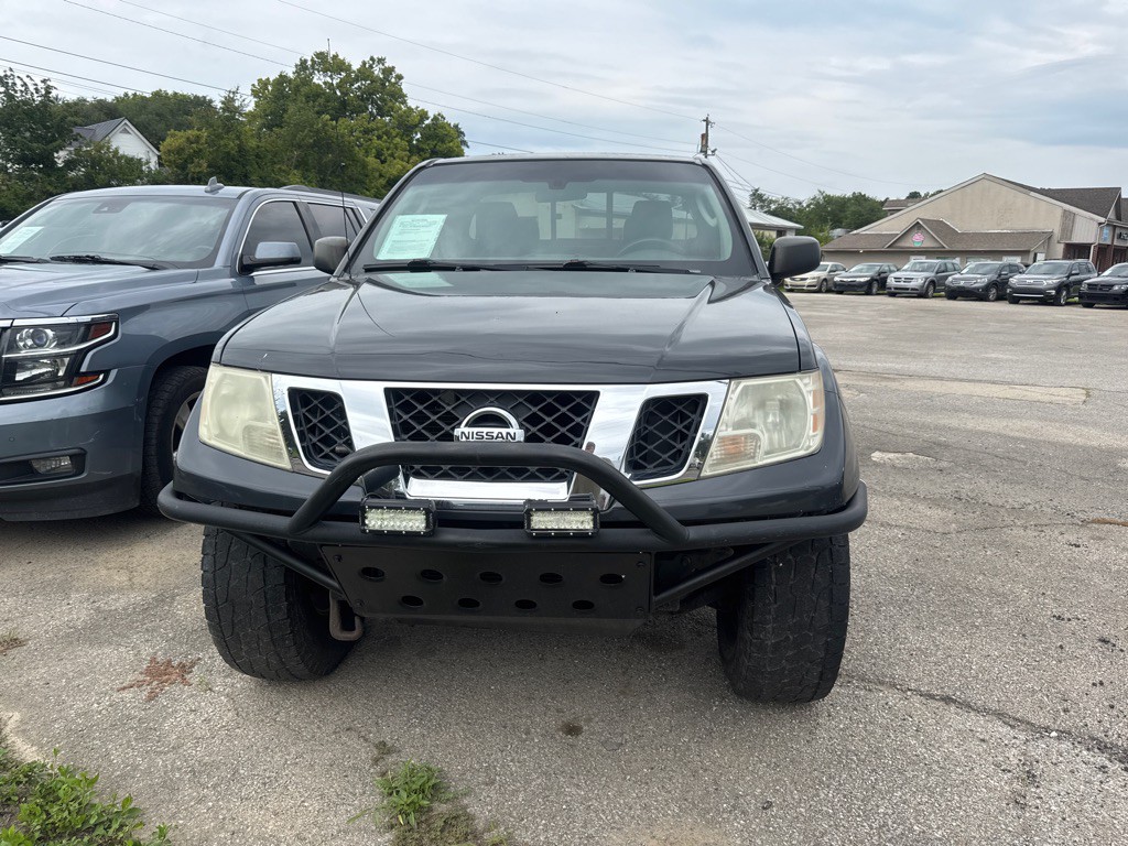 2010 Nissan Frontier Image 2
