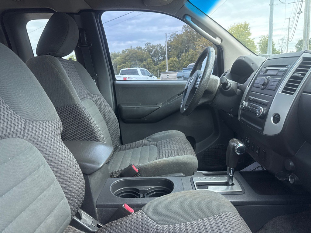 2010 Nissan Frontier Image 5