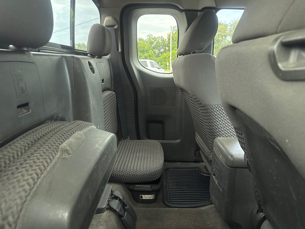 2010 Nissan Frontier Image 6