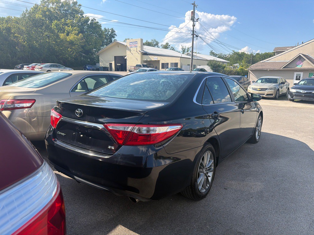 2016 Toyota Camry Image 3