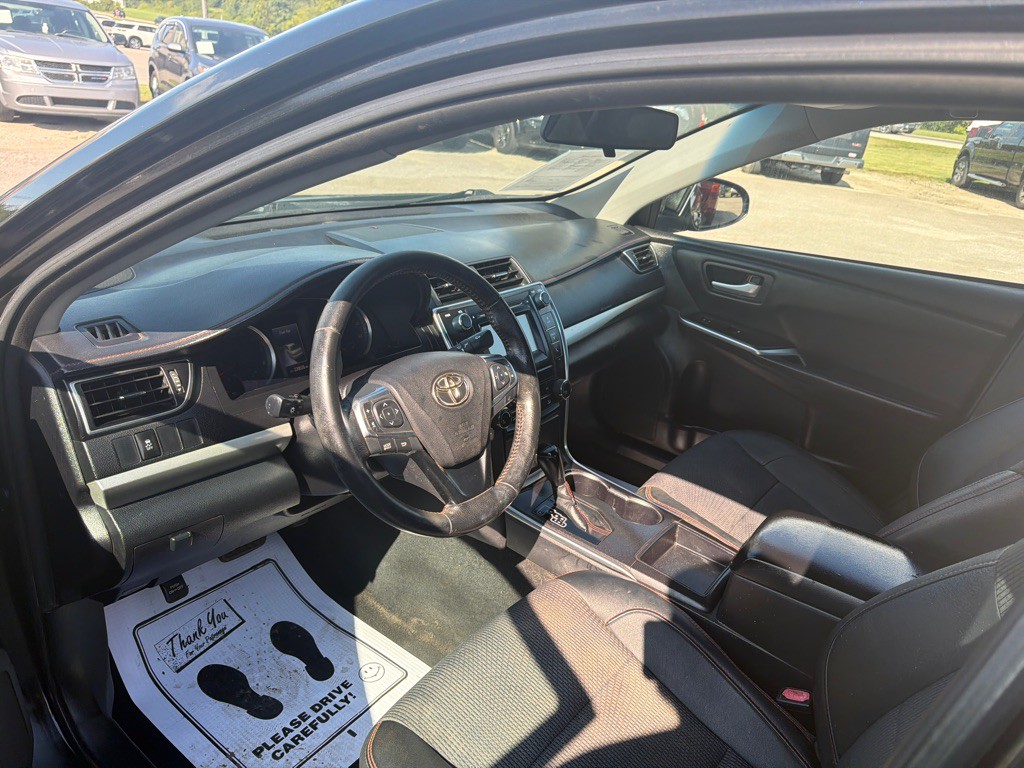 2016 Toyota Camry Image 5