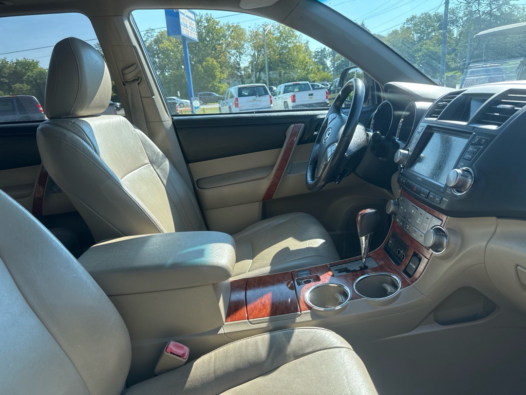 2010 Toyota Highlander Image 12
