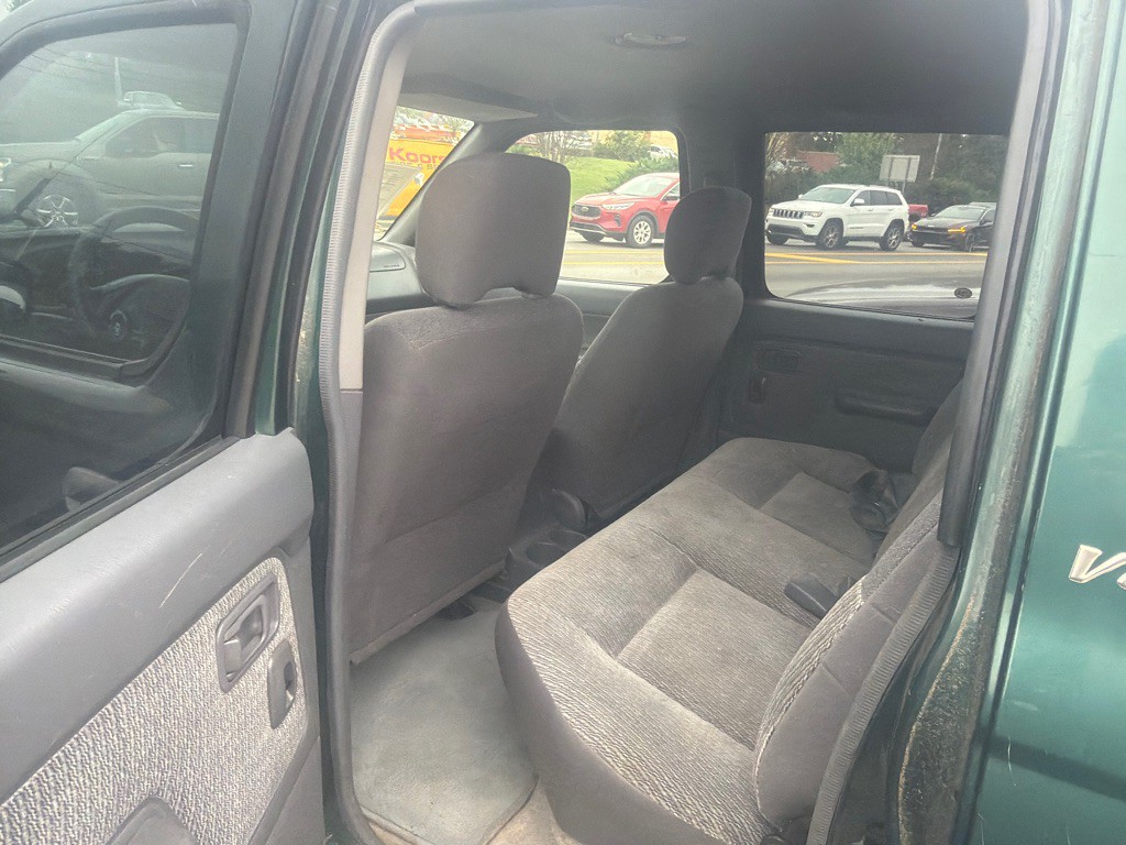 2000 Nissan Frontier Image 2