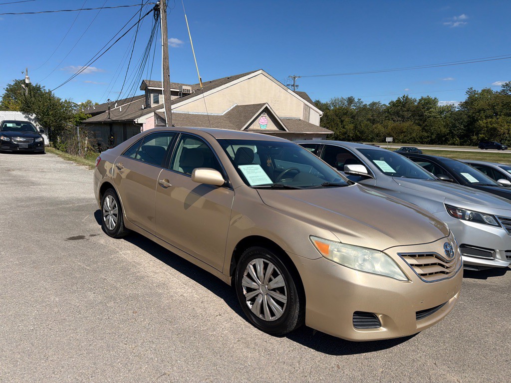 2011 Toyota Camry Image 2