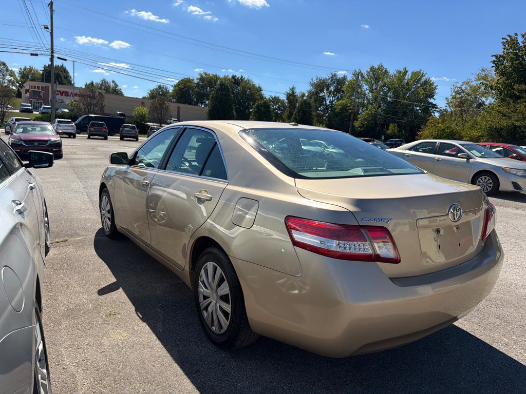 2011 Toyota Camry Image 4