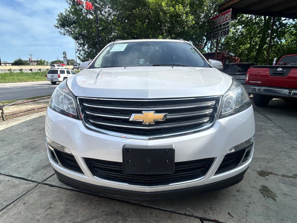 2017 Chevrolet Traverse Image 2