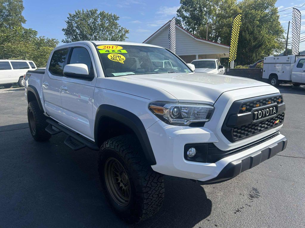 2017 Toyota Tacoma Image 2