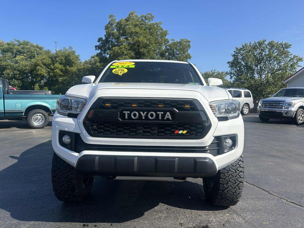 2017 Toyota Tacoma Image 3
