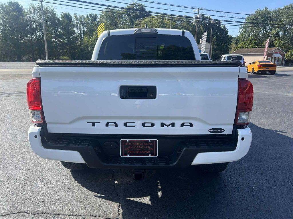 2017 Toyota Tacoma Image 5