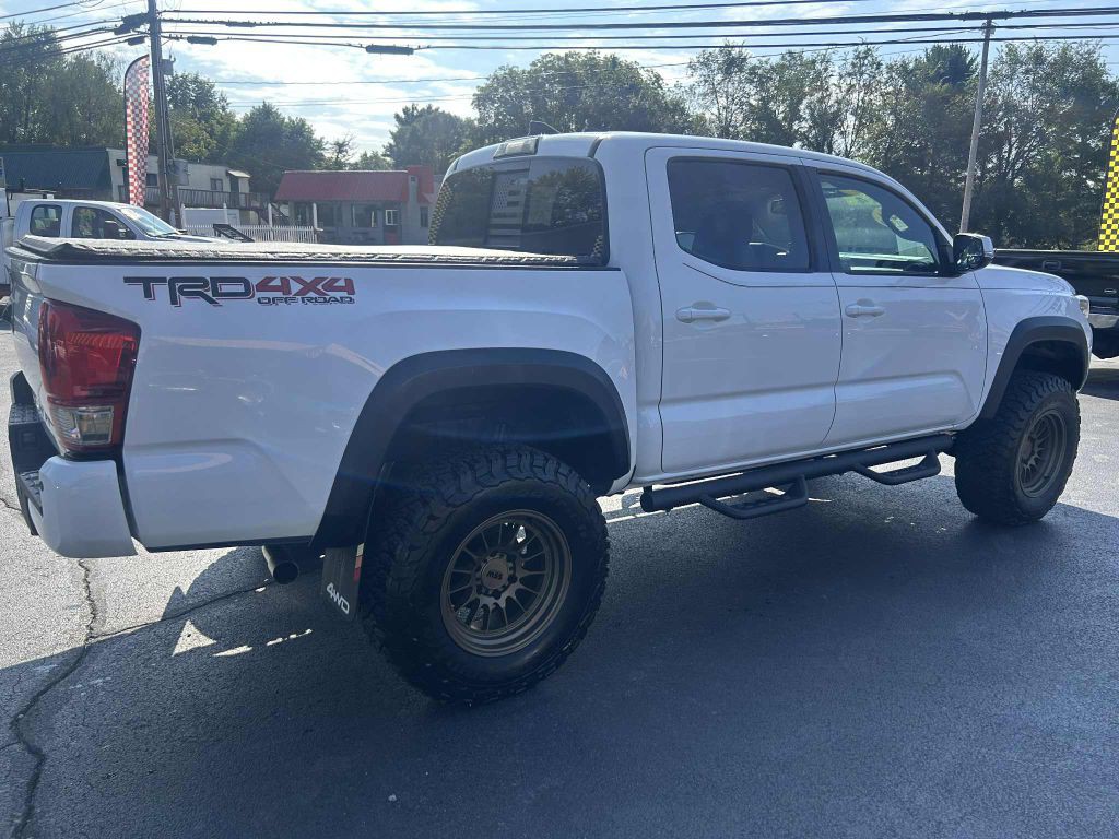 2017 Toyota Tacoma Image 6