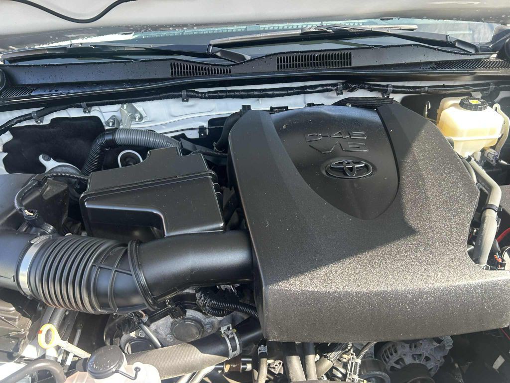 2017 Toyota Tacoma Image 14