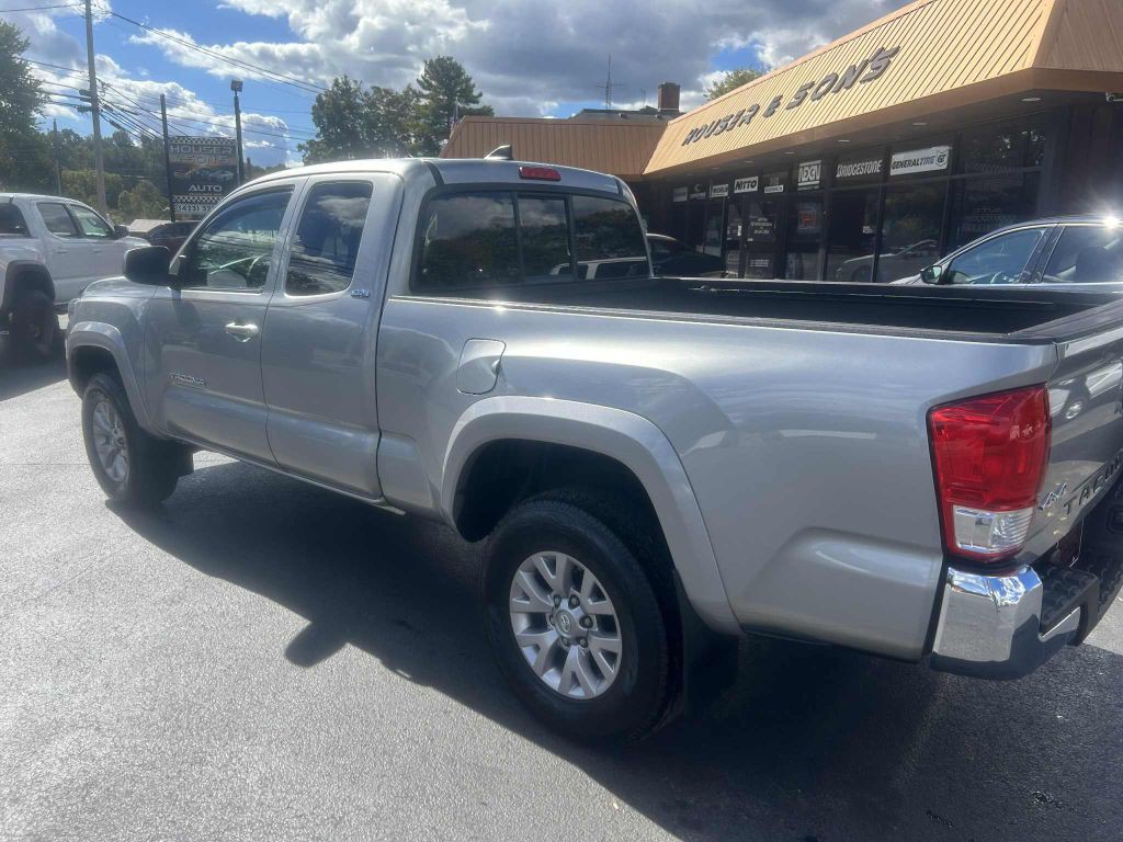 2016 Toyota Tacoma Image 3