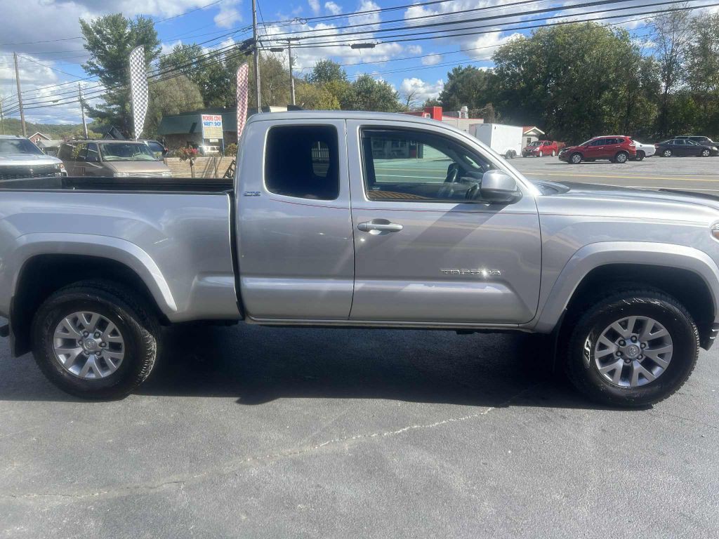 2016 Toyota Tacoma Image 4