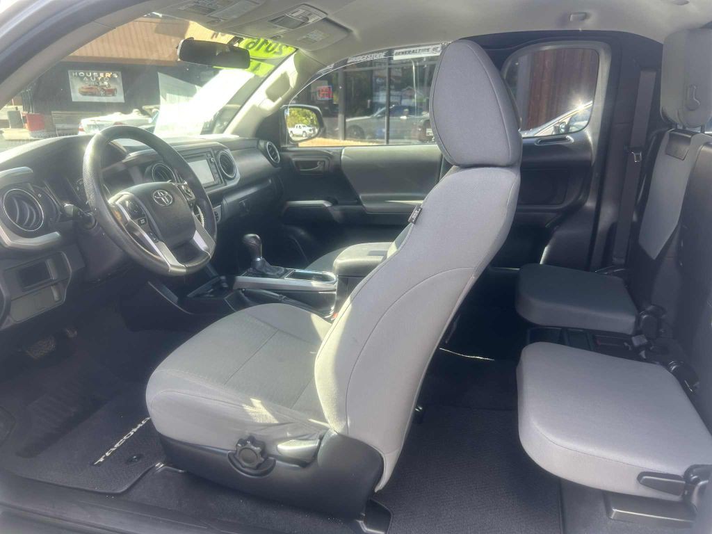 2016 Toyota Tacoma Image 6