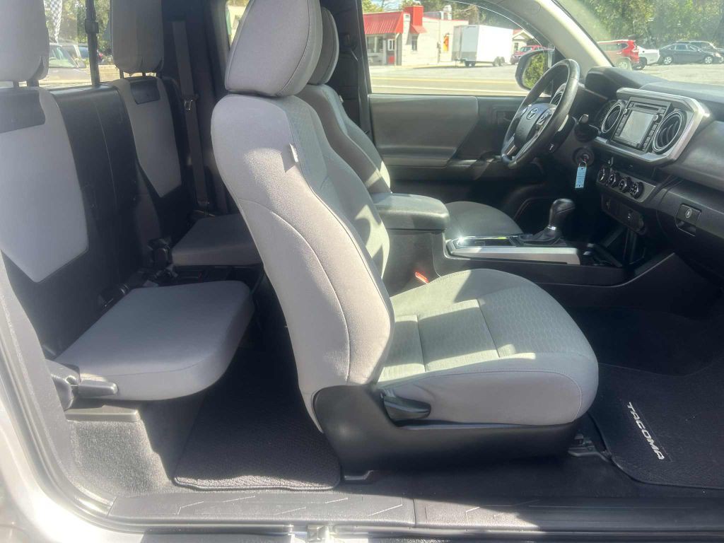 2016 Toyota Tacoma Image 7