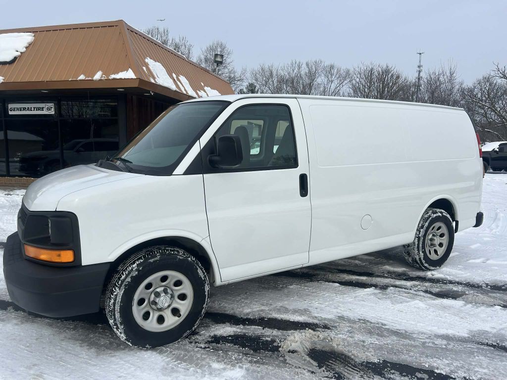 2009 Chevrolet Express Image 2