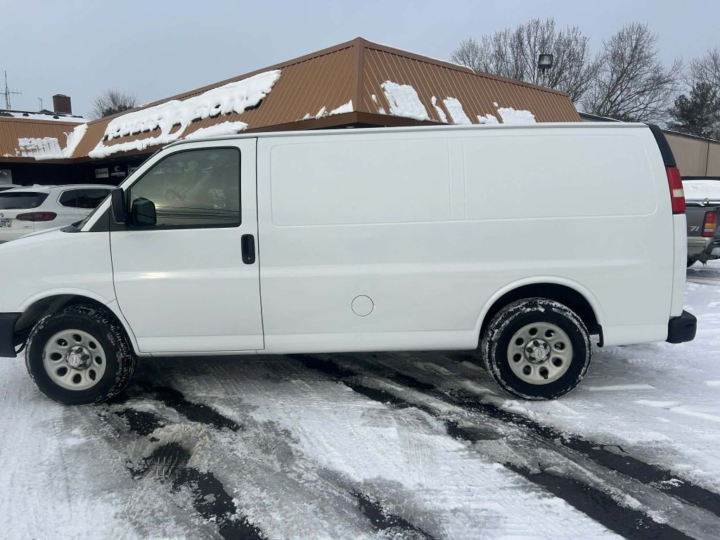 2009 Chevrolet Express Image 3