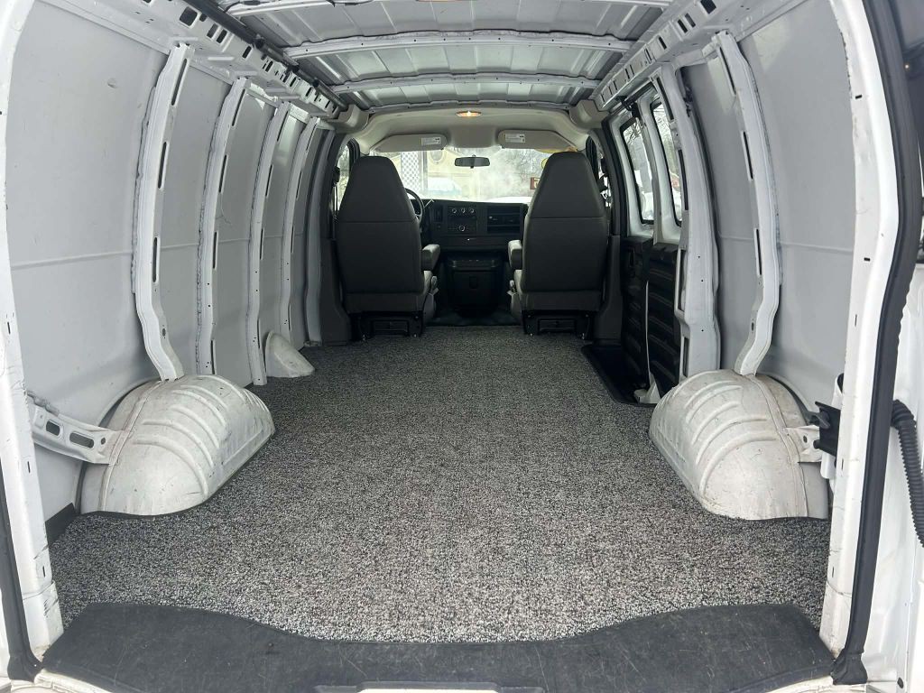 2009 Chevrolet Express Image 7