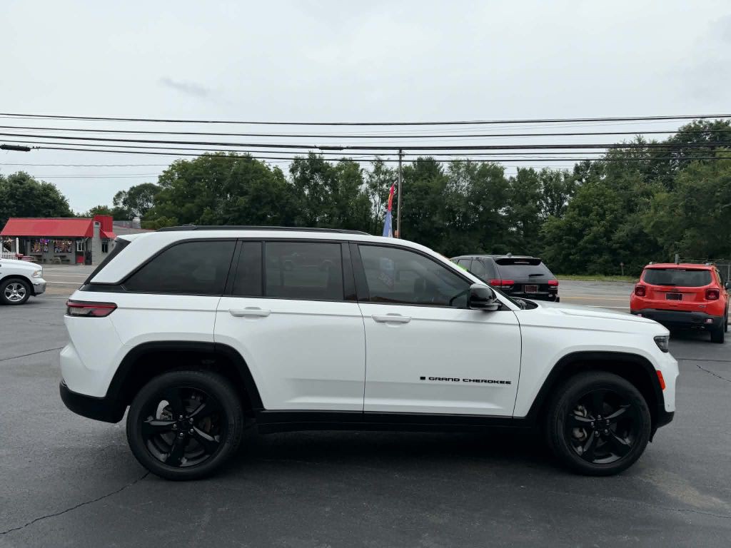 2023 Jeep Grand Cherokee Image 3