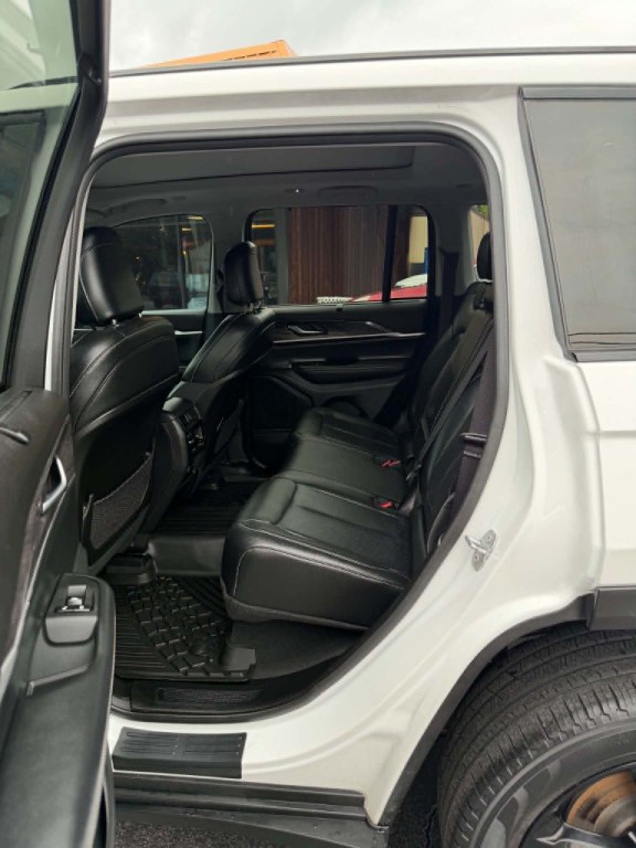 2023 Jeep Grand Cherokee Image 8