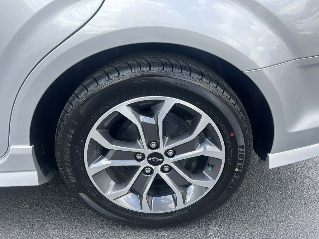 2019 Chevrolet Sonic Image 12