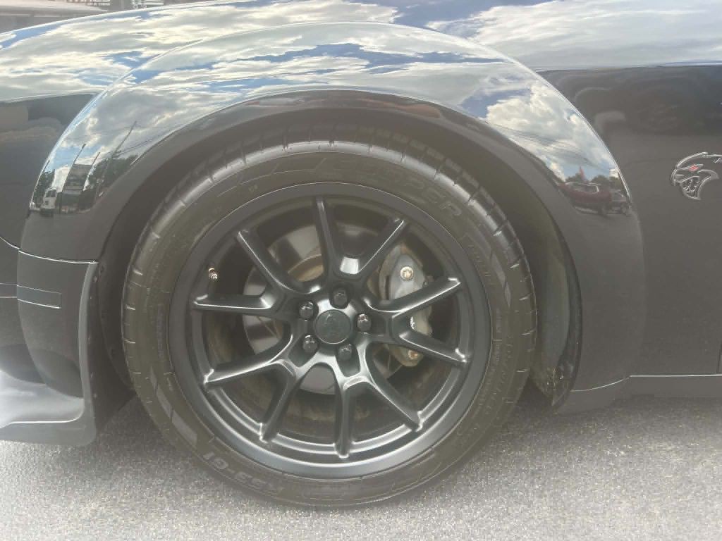 2013 Dodge Challenger Image 12