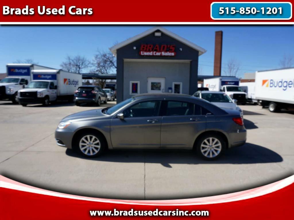 2013 Chrysler 200 Image 1