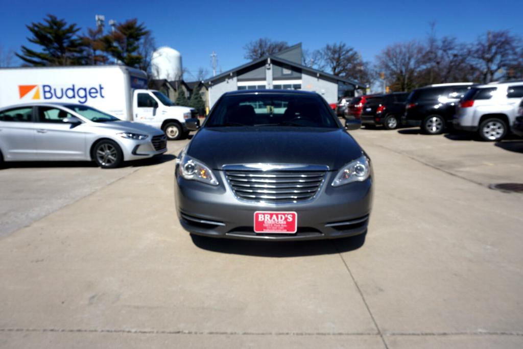 2013 Chrysler 200 Image 3