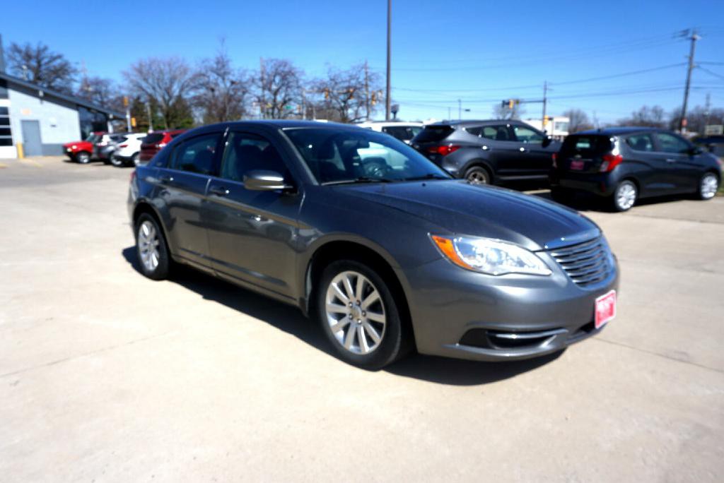 2013 Chrysler 200 Image 4