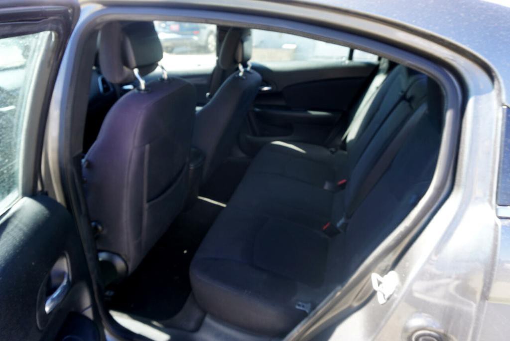 2013 Chrysler 200 Image 10