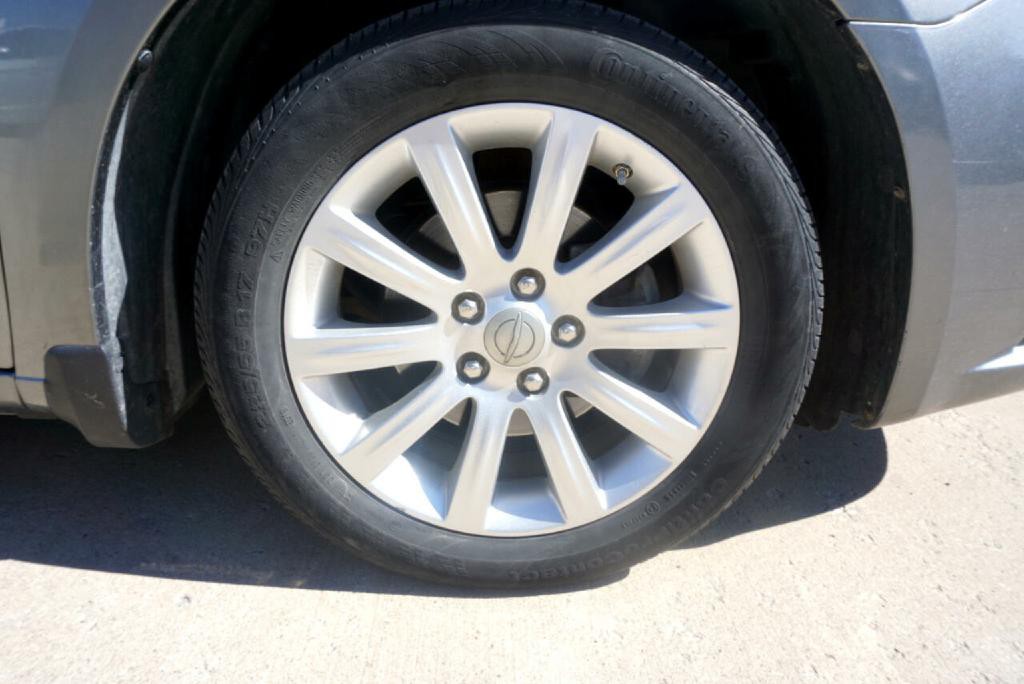2013 Chrysler 200 Image 14