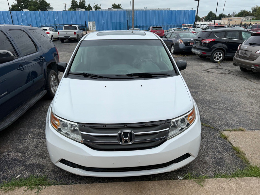 2011 Honda Odyssey Image 2