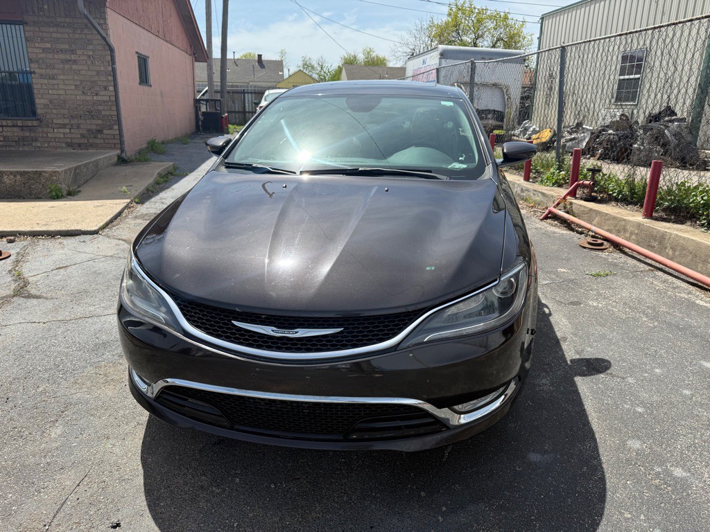 2015 Chrysler 200 Image 2