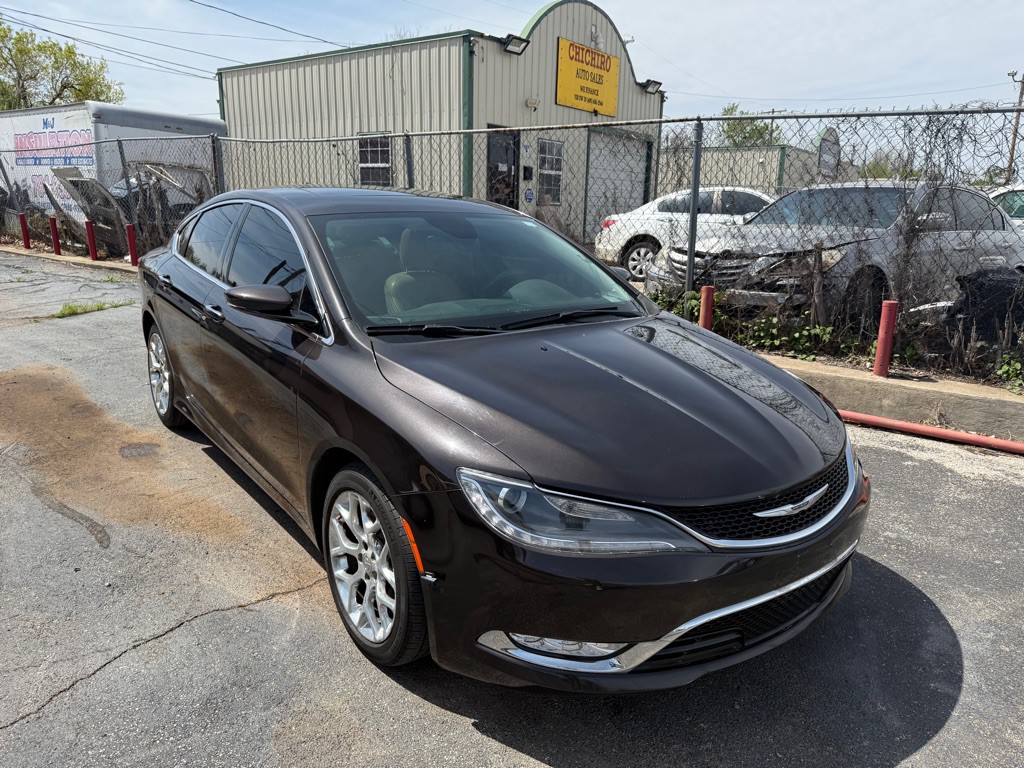 2015 Chrysler 200 Image 3