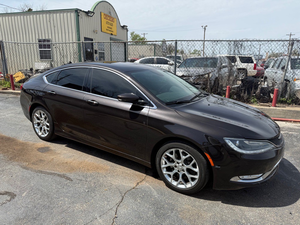 2015 Chrysler 200 Image 4