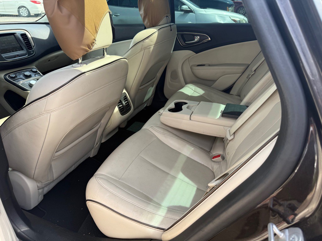2015 Chrysler 200 Image 8
