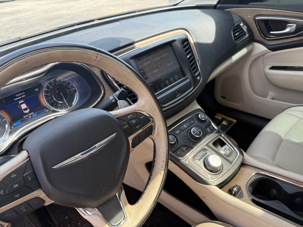 2015 Chrysler 200 Image 11