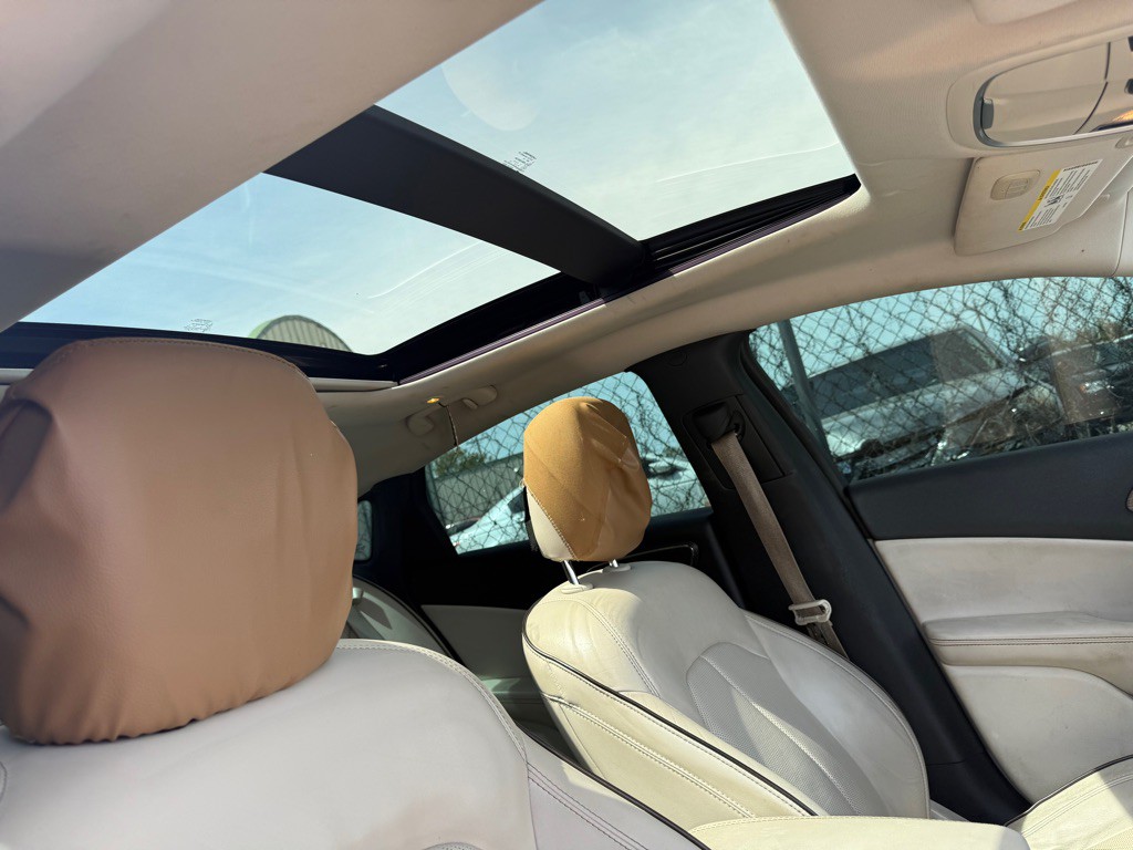 2015 Chrysler 200 Image 14