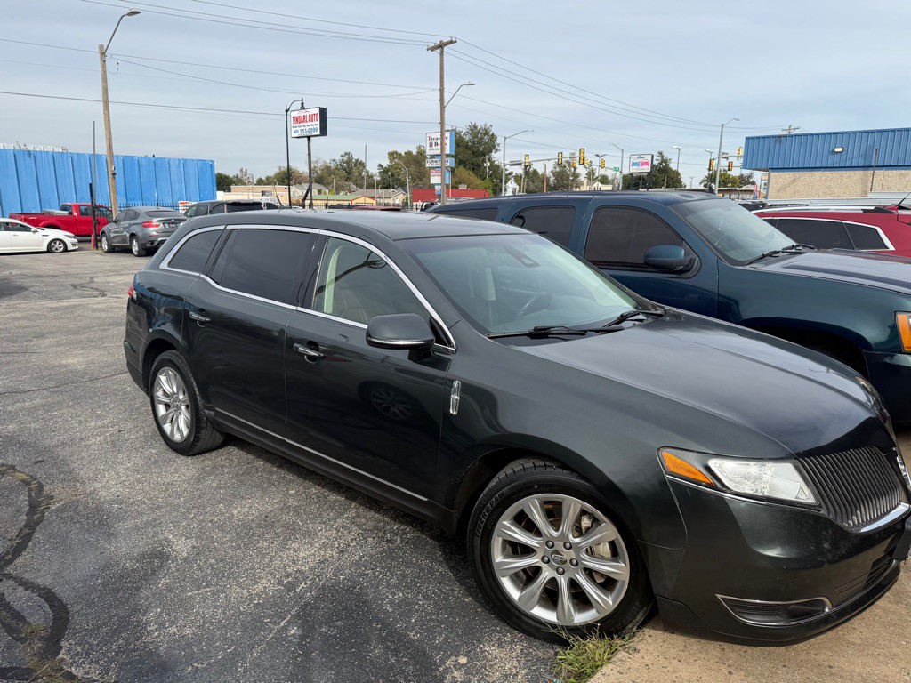 2015 Lincoln MKT Image 2