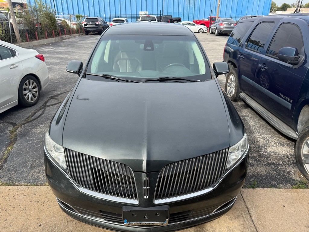 2015 Lincoln MKT Image 3