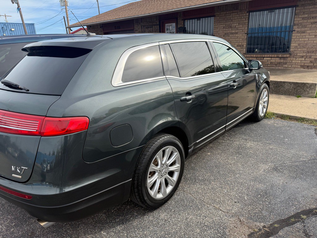 2015 Lincoln MKT Image 10