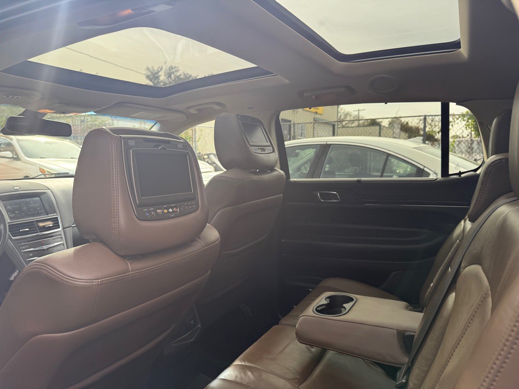 2015 Lincoln MKT Image 13