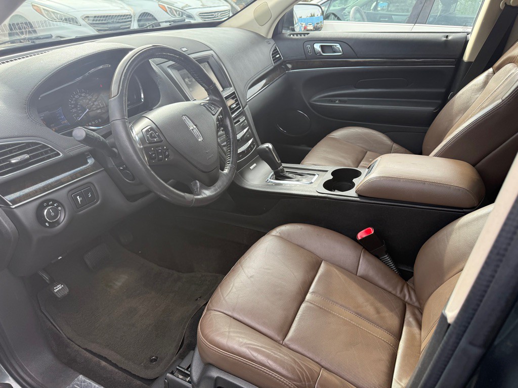 2015 Lincoln MKT Image 14