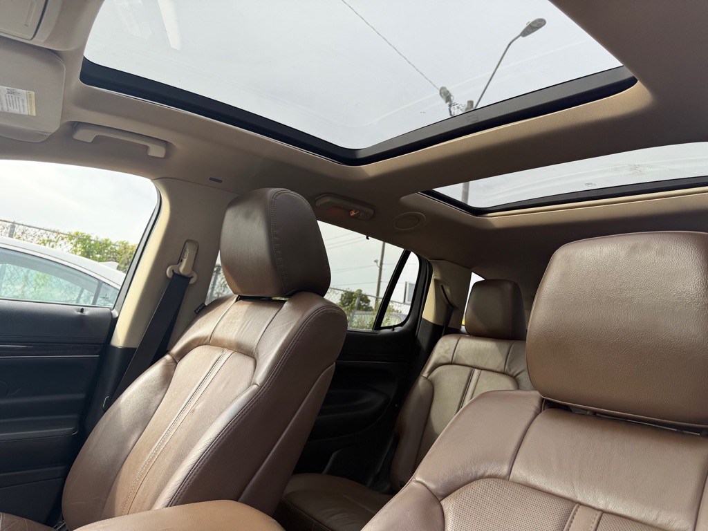 2015 Lincoln MKT Image 17