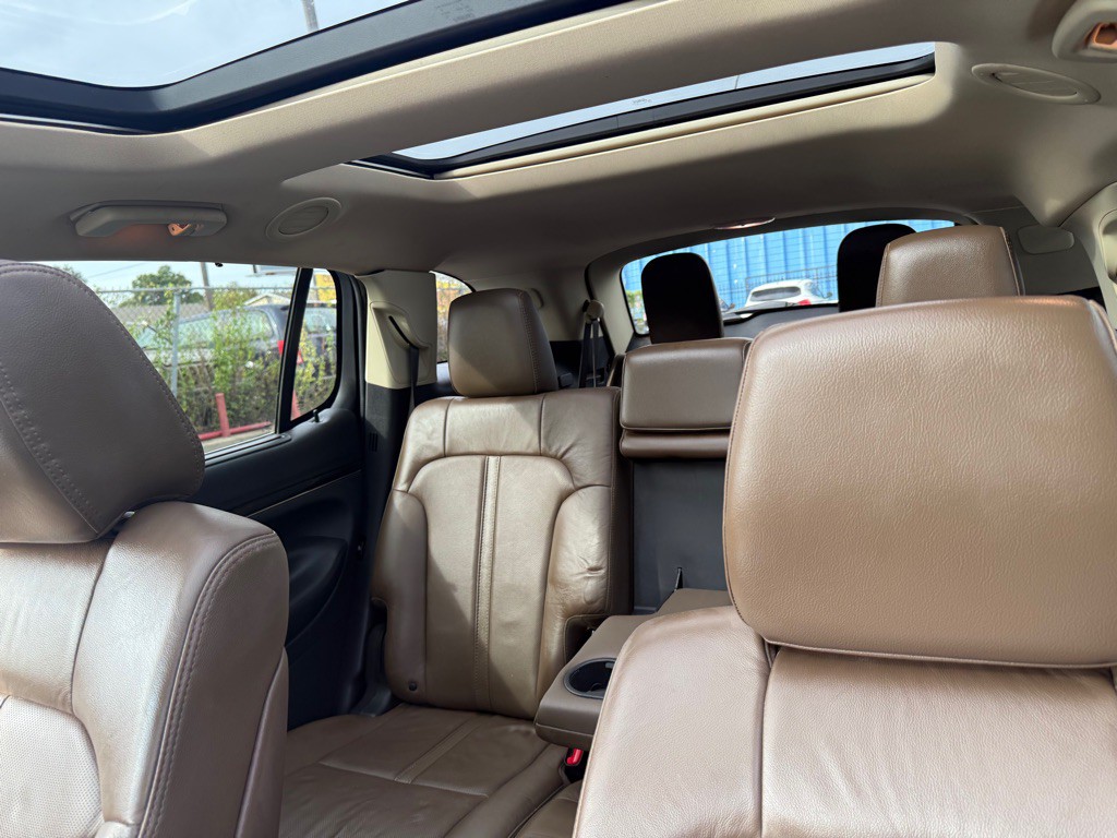 2015 Lincoln MKT Image 18