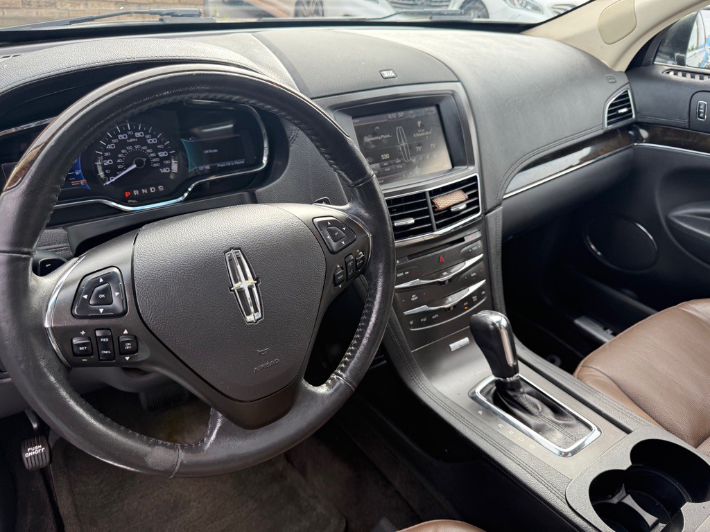 2015 Lincoln MKT Image 21