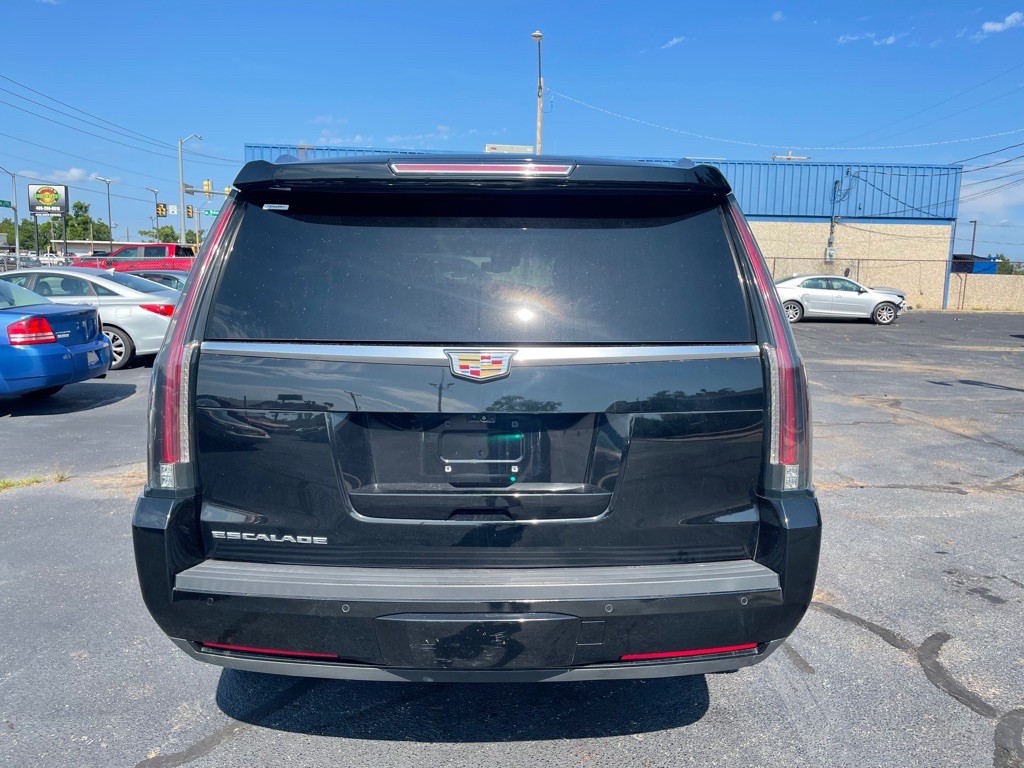 2018 Cadillac Escalade Image 2